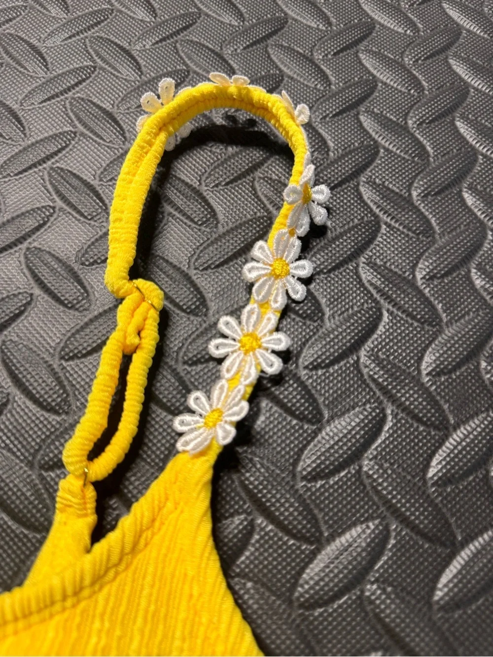 No Boundaries Yellow Textured Daisy Strap Bikini Set Girls Size L (11-13)